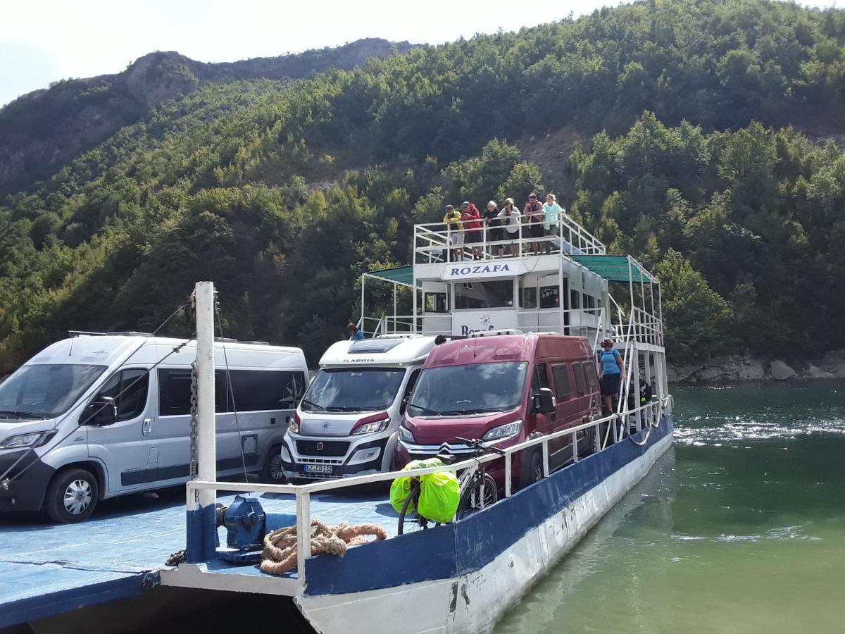 Rozafa Ferry & Accommodation Koman Exteriör bild